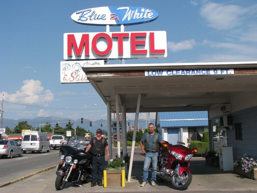 Blue And White Motel Kalispell Exterior photo