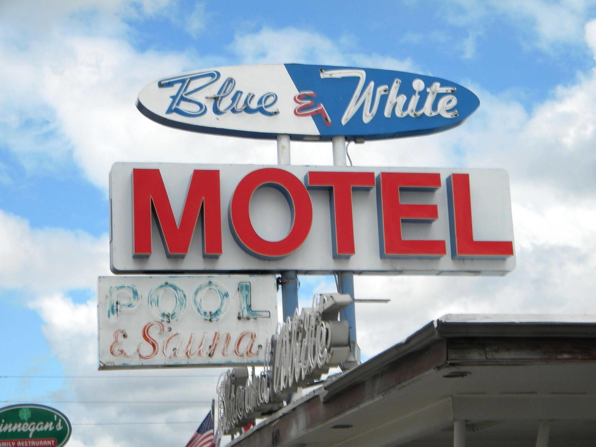Blue And White Motel Kalispell Exterior photo